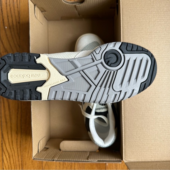 New Balance 550 White Black Sneakers - Picture 4 of 9